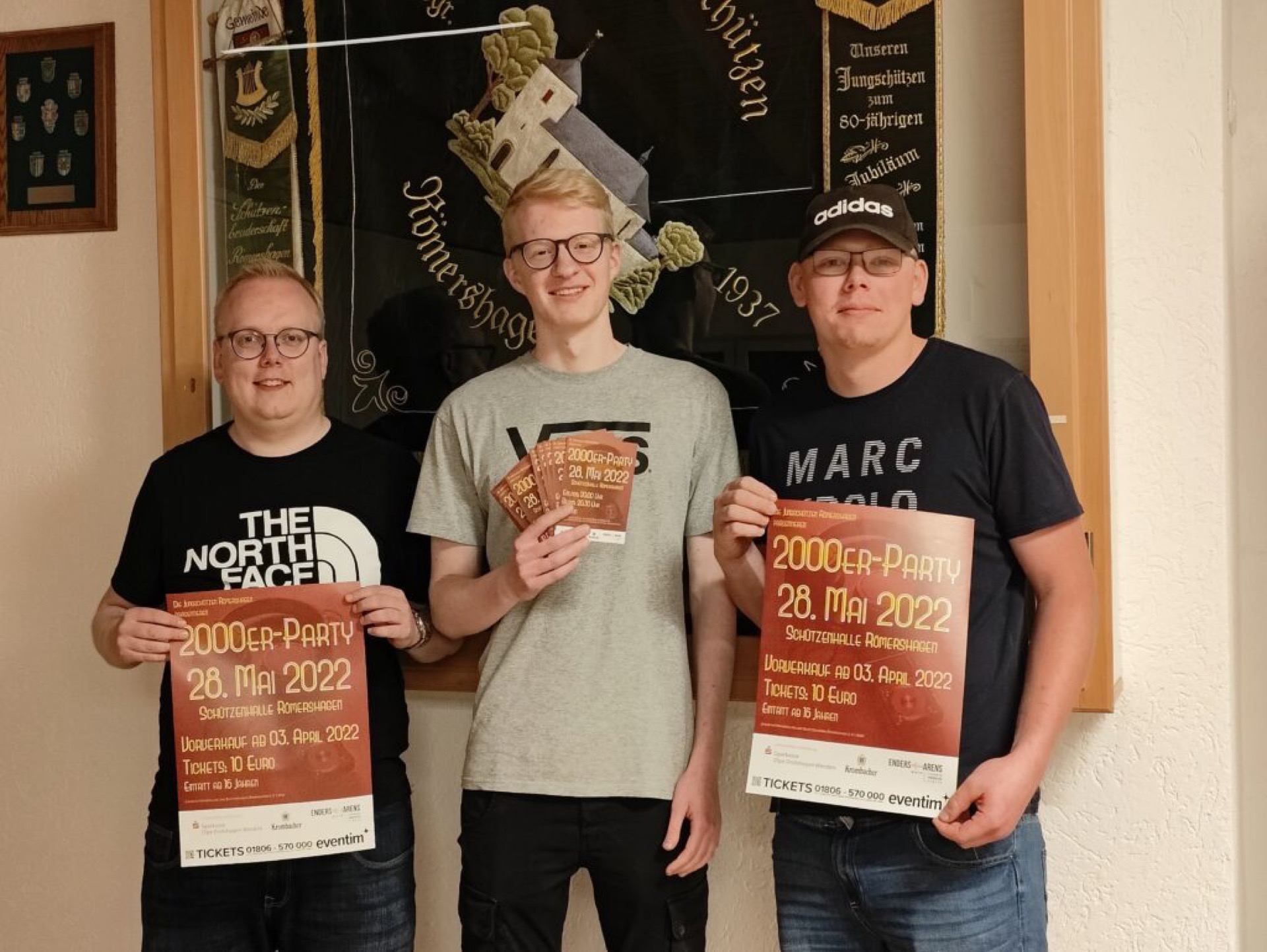 Die Jungschützen Römershagen freuen sich auf ihre 2000er-Party am 28. Mai. Von links nach rechts: Timo Halbe, Raphael Müller, Constantin Klement.